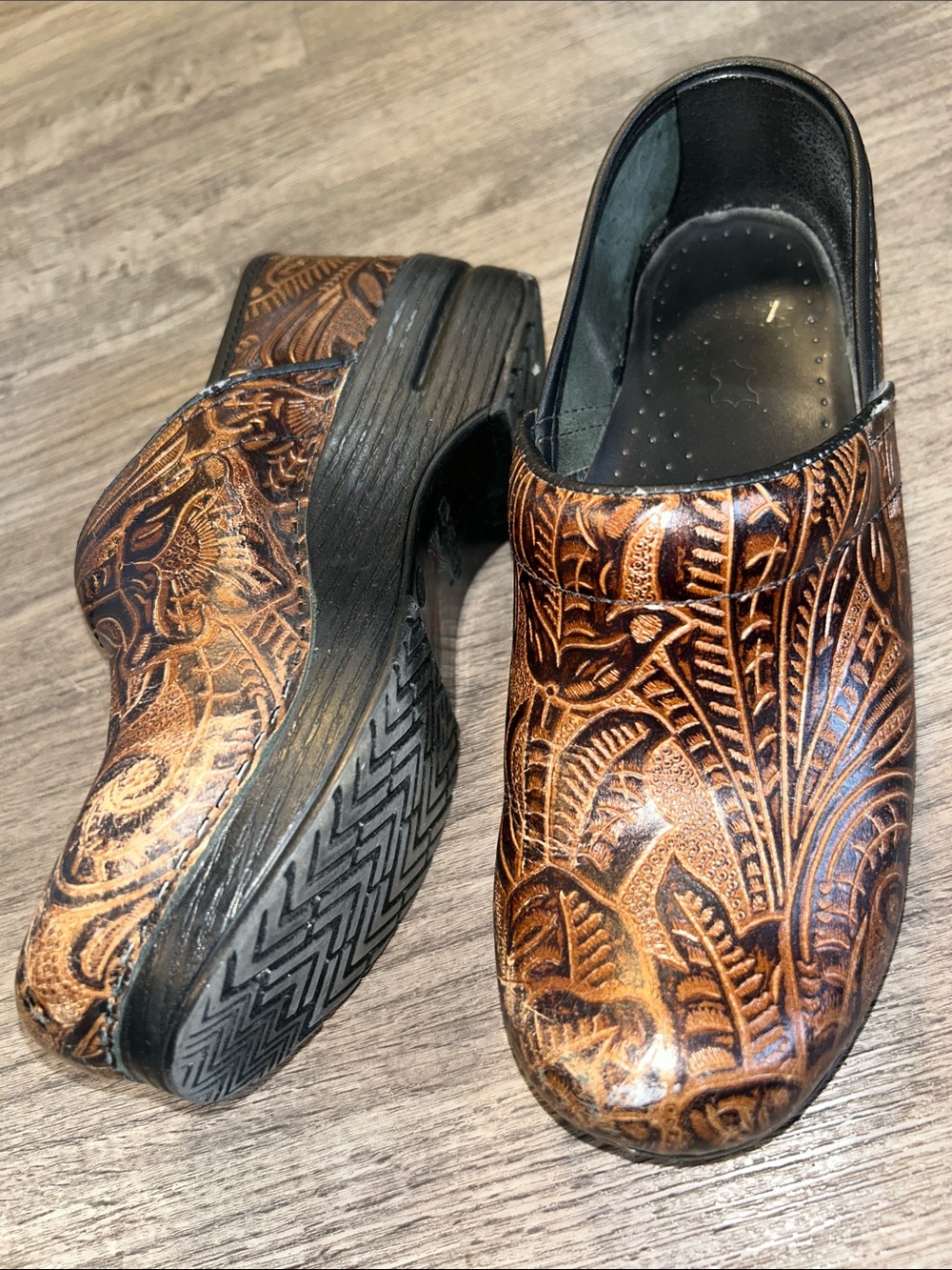 Dansko Professional Clogs EU 39 US 8.5-9 Embossed Leather Nursing Hospital Shoes